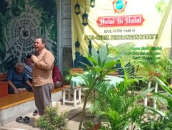 *Camat Pekalongan Barat Drs. Moh. Nasir, M.Si. Paparkan Langkah Strategis Tangani Darurat Sampah dalam Halal Bihalal PWRI Pekalongan Barat 03*