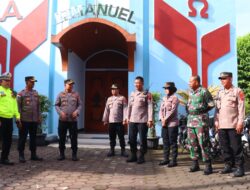 Pastikan Peringatan Wafat Isa Almasih di Kabupaten Pekalongan Aman, Kapolres Bersama PJU Cek Pengamanan Gereja