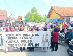 Warga Desa Randumuktiwaren Desak Kepala Desa Mundur karena Diduga Menyalahgunakan Wewenang