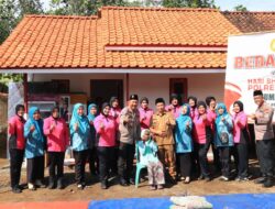 *Polres Pekalongan Meresmikan Bedah Rumah Mbah Taryumi dalam Rangka Hari Bhayangkara ke-79*