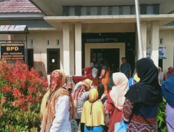 260 KPM di Desa Pasegeran Terima Bantuan Beras Dobel, Warga Sambut Gembira