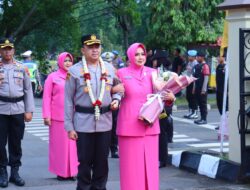 Haru dan Kebanggaan Iringi Tradisi Pedang Pora di Polres Pekalongan