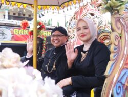 Kirab Budaya HUT ke 403 Kabupaten Pekalongan, Kapolres Rachmad C. Yusuf Sapa Warga