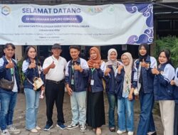 MAHASISWA KKN UNIVERSITAS PEKALONGAN GELAR WORKSHOP TENTANG PENGELOLAAN SAMPAH PLASTIK MENJADI MATERIAL BERNILAI TAMBAH
