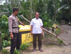 Pondasi Jembatan Ambrol, Polisi Pasang Garis Pengaman di Kedungkebo Karangdadap