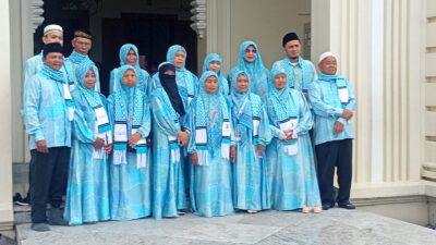 *17 WARGA KOTA PEKALONGAN BERANGKAT UMROH BERSAMA SAMIRA TRAVEL*