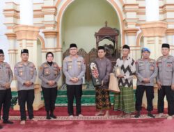 Wujud Kepedulian Polri, Polres Pekalongan Sebar Paket Alat Sholat Jelang Ramadhan