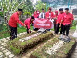PDI PERJUANGAN KOTA PEKALONGAN ZIARAH KE MAKAM TOKOH PARTAI, TEGUHKAN SEMANGAT PENGABDIAN