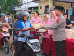 Polres Pekalongan dan Bhayangkari Berbagi Takjil, Pererat Silaturahmi di Ramadhan 1447 H