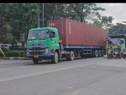 Polda Jateng Laksanakan Penyekatan Kendaraan Sumbu Tiga dalam Operasi Ketupat Candi 2026*