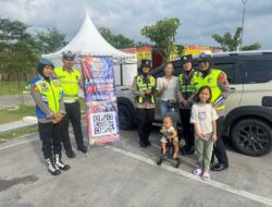 Polres Pekalongan Sosialisasikan Chatbot SIPOLAN di Puluhan Titik, Mudahkan Pemudik Akses Info Lalu Lintas