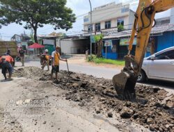 Menjelang Hari Raya Lebaran, PT Praba Mas Hill Laksanakan Perbaikan Jalan Sebagai Wujud Komitmen Manajemen*