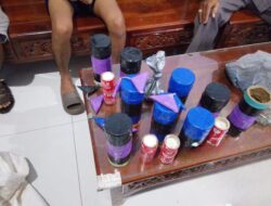 Sadar Bahaya, Warga Salakbrojo Serahkan Belasan Petasan Ukuran Jumbo ke Polsek Kedungwuni