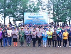 May Day 2026 Berdaya Guna: Polres Pekalongan dan Buruh Tanam 1.000 Mangrove di Pantai Kisik