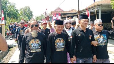 “Irfanudin Maju untuk Ketiga Kalinya, Ribuan Pendukung Iringi Pendaftaran Calon Kades Susukan”.